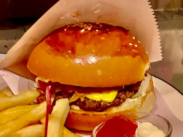 Meteor Burger'nin yemek ve ambiyans fotoğrafları 1