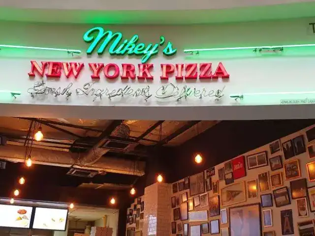Mikey's Original New York Pizza Food Photo 19