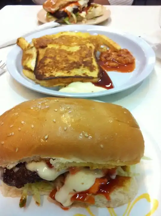 Ijan Burger Station Food Photo 2