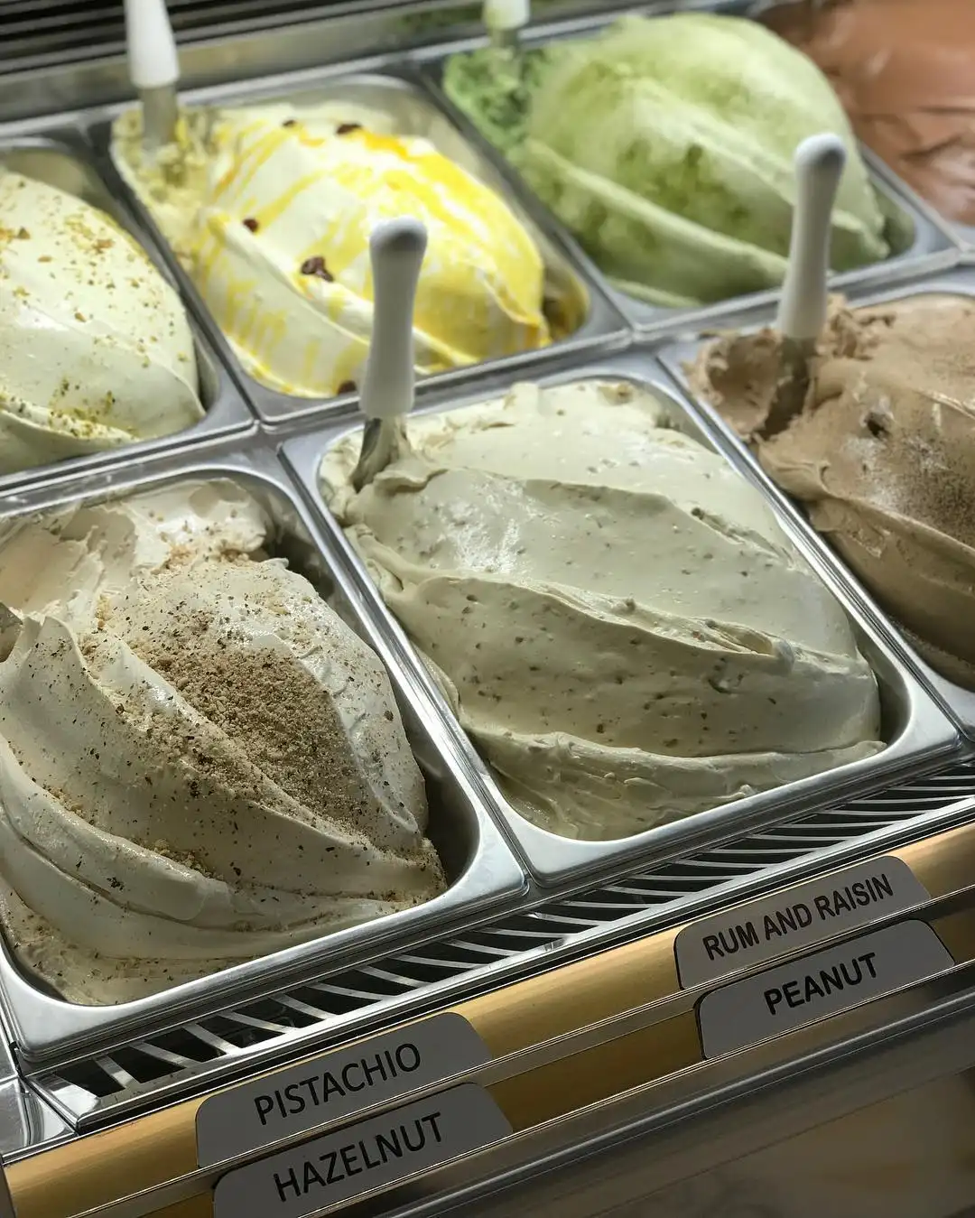 MOONI Artisan Gelato