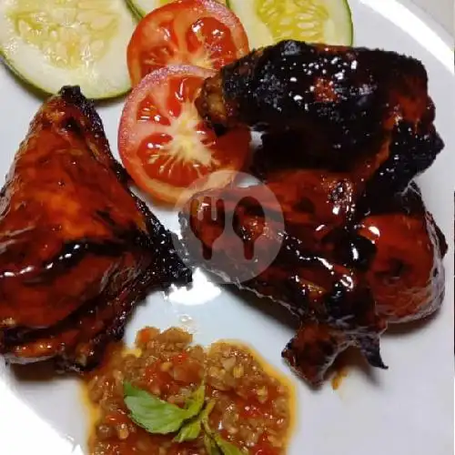 Gambar Makanan Ayam Bakar Goreng Lalapan Bollo, Makassar 2