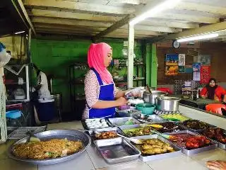 Kedai Makan Kak Ah Nasi Berlauk