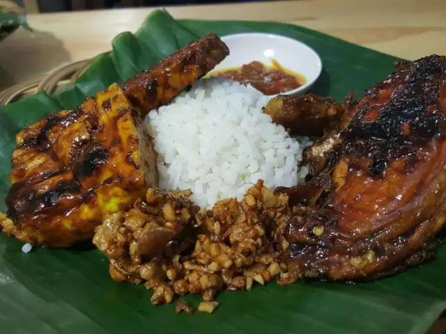 Gambar Makanan Nasi Uduk Buntel 2