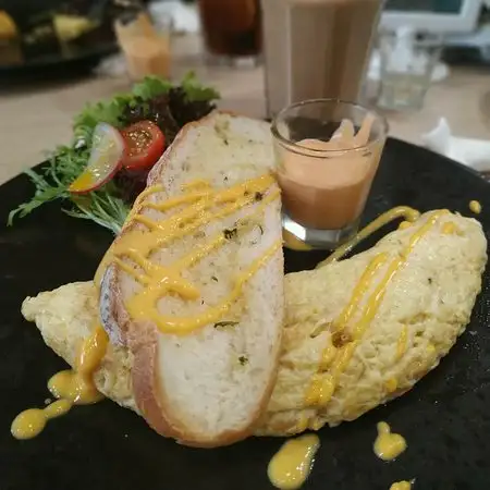 Gambar Makanan Colibri Cafe and Bakery 10