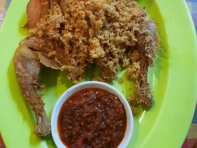 Gambar Makanan Ayam Goreng Suharti 4