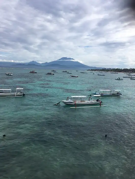 Gambar Makanan Wayan Beachfront Restaurant and Bar 9