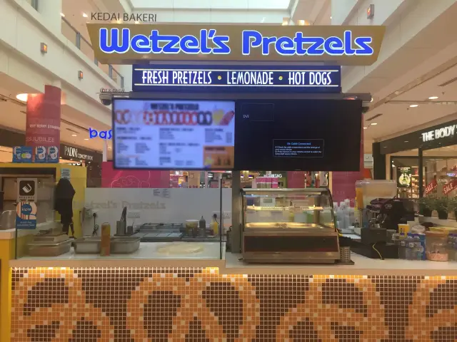 Wetzel's Pretzels Food Photo 3