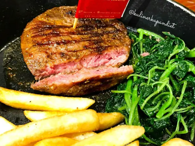 Gambar Makanan Steak Hotel by Holycow! 2
