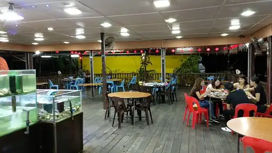 Muara Tebas Seafood Restaurant