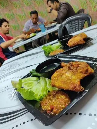 Ayam Penyet (Take and Leaf Cafe)