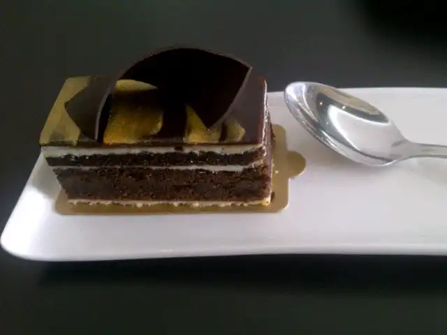 Farel Patisserie Cafe