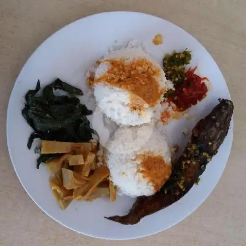 Gambar Makanan Rumah Makan Tiga Putri 8