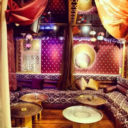 Al Fakheer Shisha Lounge'nin yemek ve ambiyans fotoğrafları 6