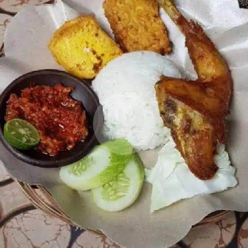 Gambar Makanan Lalapan Mbak Dewi, SD Muhammadiah Lama 16