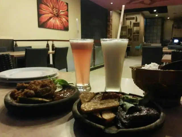 Gambar Makanan @home resto & cafe 9