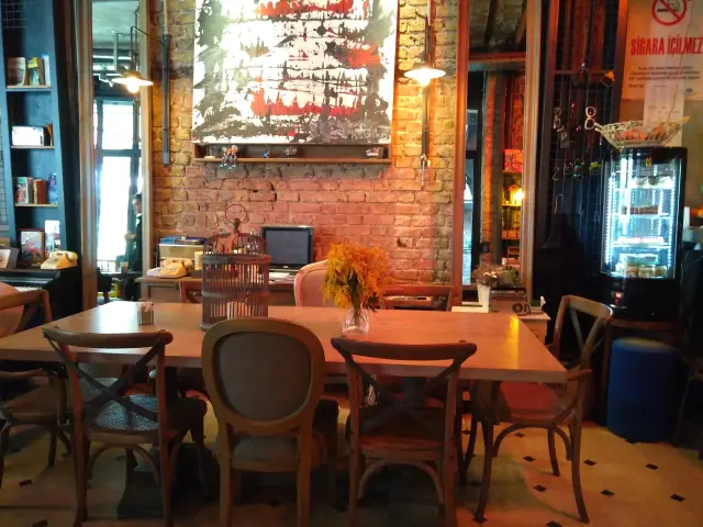 Ops Cafe Karakoy'nin yemek ve ambiyans fotoğrafları 29