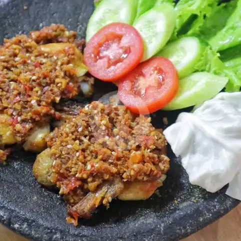Gambar Makanan Ayam Geprek Lalapan Aisyah, Jln Andi P Pettarani 3 No.25 Tamamaung Panakkukang M 8