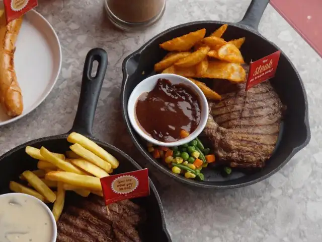 Gambar Makanan Steak Hotel by Holycow! 9