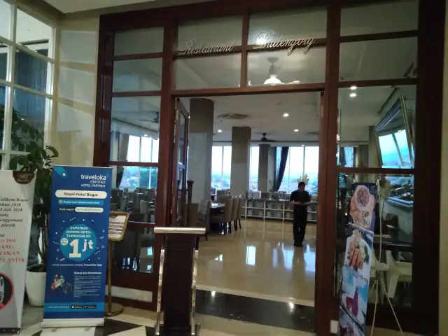 Gambar Makanan Buitenzorg - Hotel Royal 9