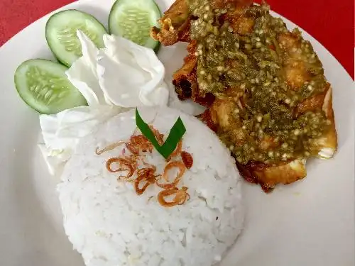 Ayam Penyet Sambel Ijo Mama Bima