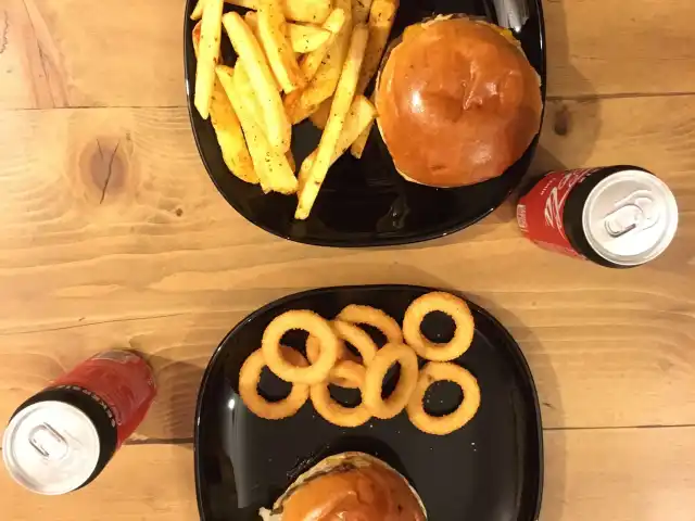 Burger & Sausage 200 Gram'nin yemek ve ambiyans fotoğrafları 71