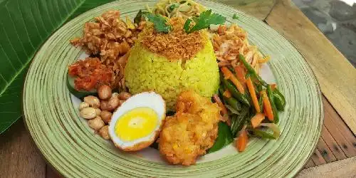 Nasi Kuning dan Nasi Uduk Jakarta Mpok Dive, Ciung Winara
