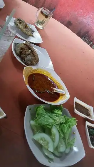 Restaurant Bawal Goreng Pokok Cheri