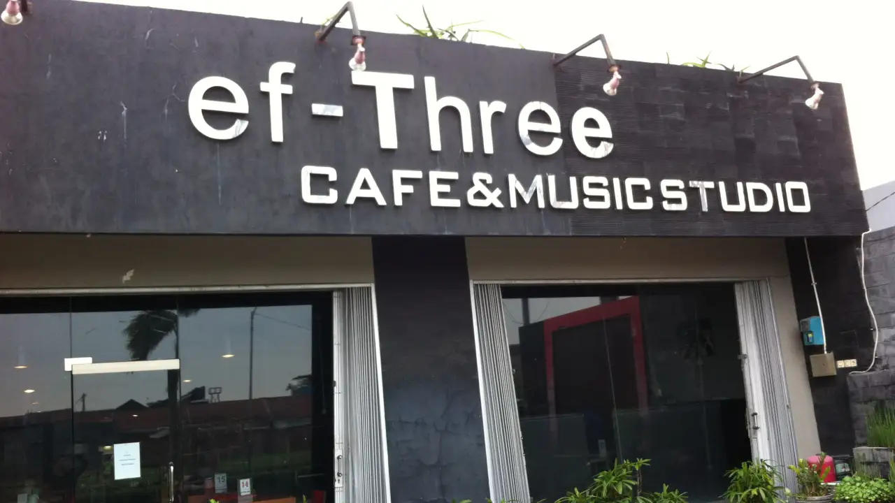 EF - Three Cafe