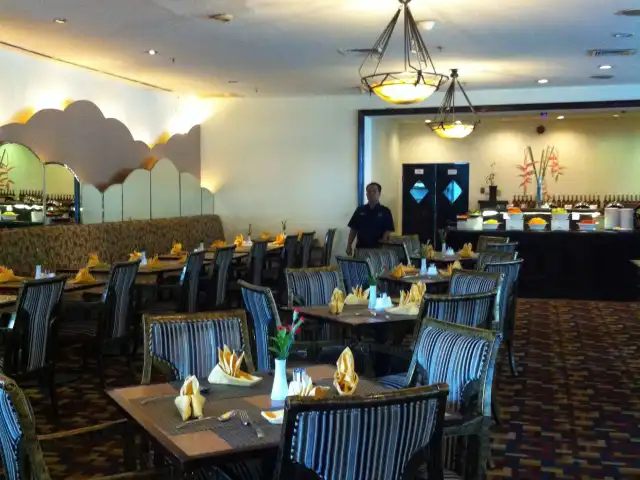 Gambar Makanan Promenade Cafe - The Acacia Hotel 3
