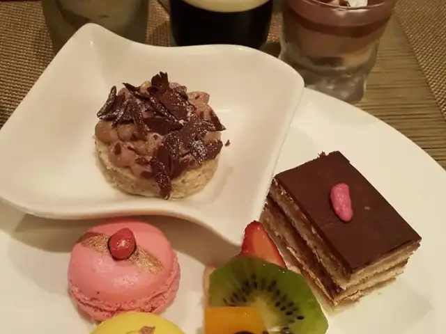 Gambar Makanan The Café - Hotel Mulia 9