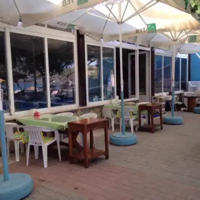 Emrah Hotel Restaurant & Beach