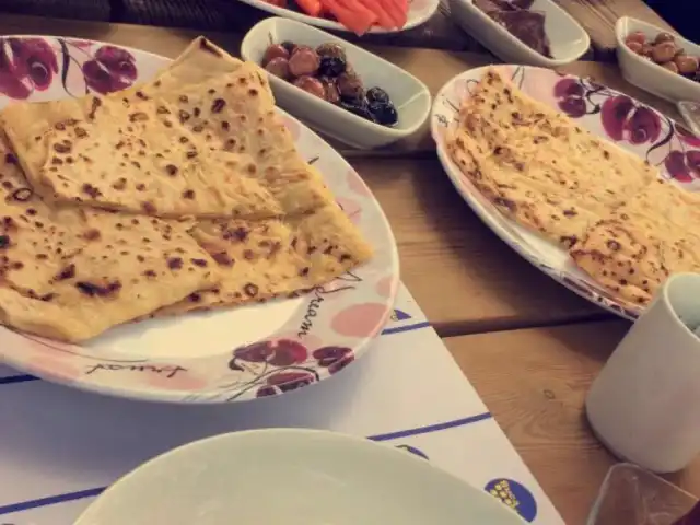 Bu Çınar Cafe'nin yemek ve ambiyans fotoğrafları 20