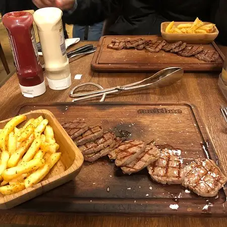 Nusr-Et Steakhouse Sandal Bedesteni'nin yemek ve ambiyans fotoğrafları 32