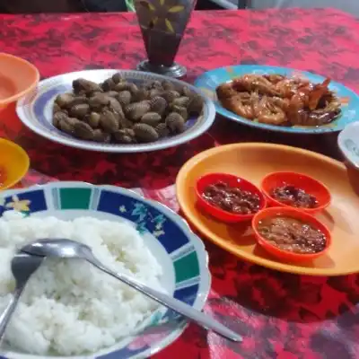 Seafood H. Soeminto Tanah Mas