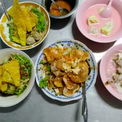 Pangsit Mie Gado-Gado & Es Teler DEMPO