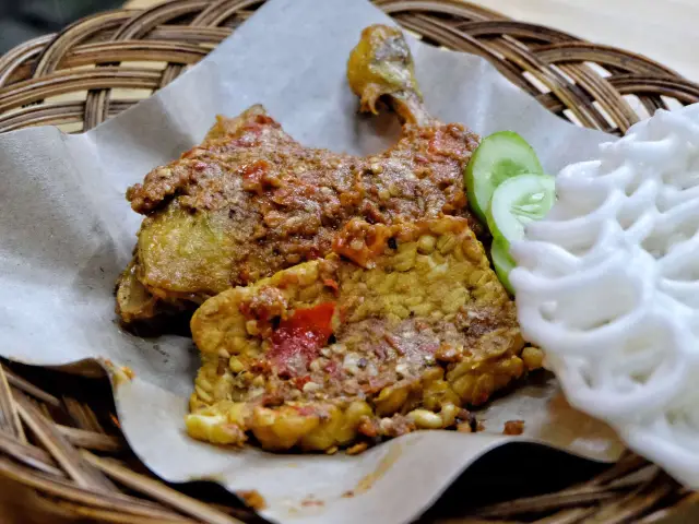 Gambar Makanan Ayam Gepuk Sambal Bawang Pak Gembus 10