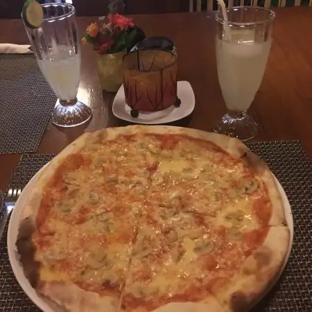 Gambar Makanan Oasi Italian Pizza & Bungalows 19