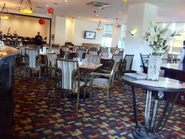 Gambar Makanan Promenade Cafe - The Acacia Hotel 9