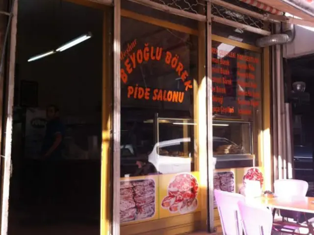 Meşhur Beyoğlu Börek Cafe'nin yemek ve ambiyans fotoğrafları 4