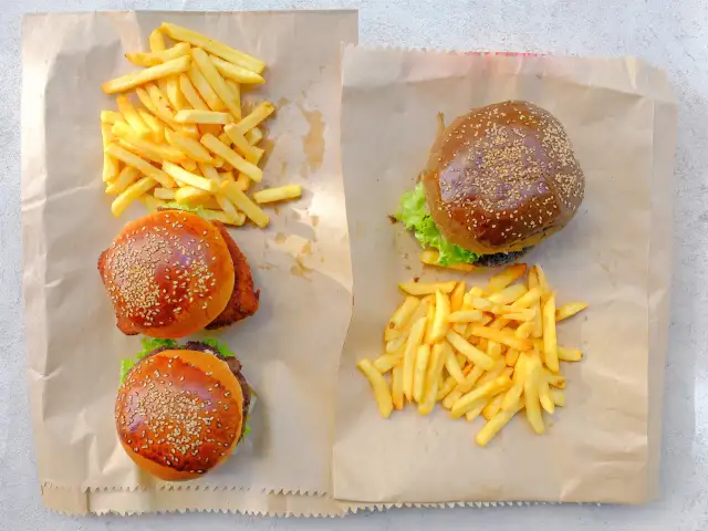 Ye'bi Burger'nin yemek ve ambiyans fotoğrafları 1