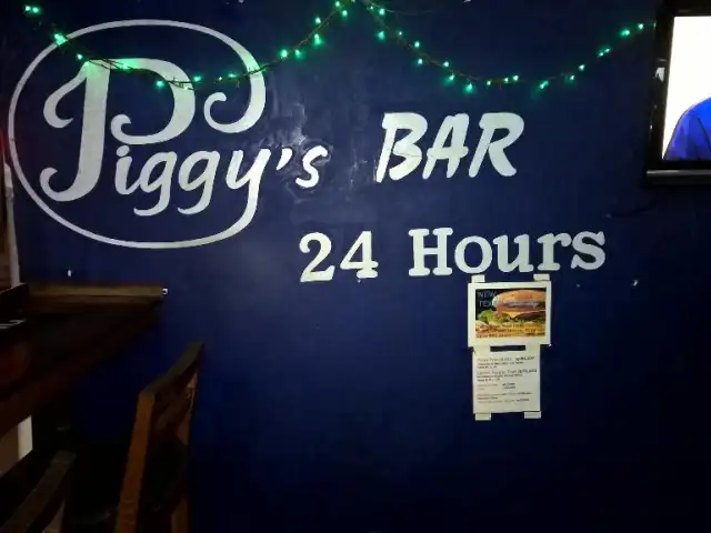 Gambar Makanan Piggy's Bar and Cafe 9