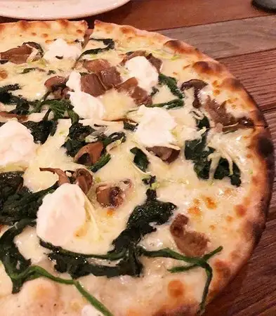 Fiore Italian Restaurant - Pizzeria'nin yemek ve ambiyans fotoğrafları 25