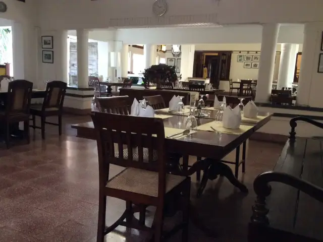 Laras Restaurant