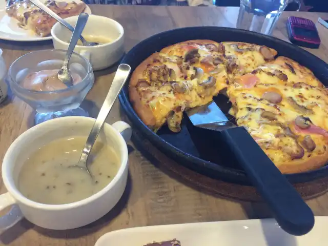 Pizza Hut Food Photo 10