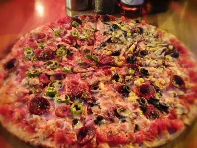 The Upper Crust Pizzeria'nin yemek ve ambiyans fotoğrafları 66
