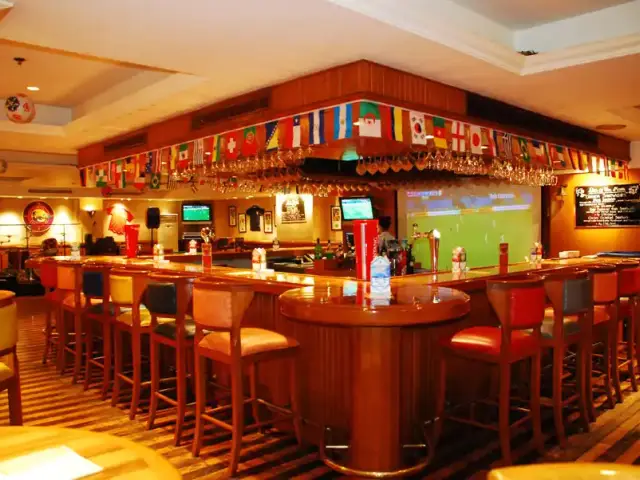 Gambar Makanan Rj's Sports Bar - Aryaduta Lippo Village Hotel 3