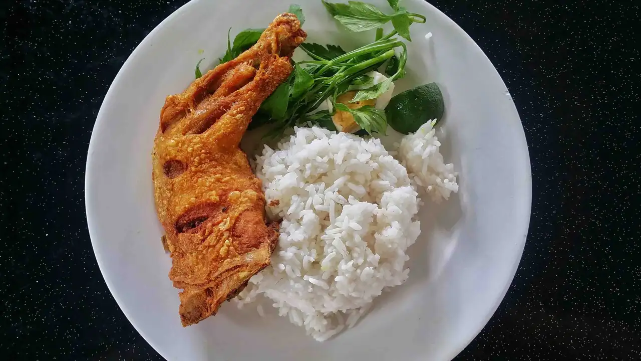 Kedai Makan Kak Pah Abe Loh Nasi Ikan Bekok & Ulam-Ulaman