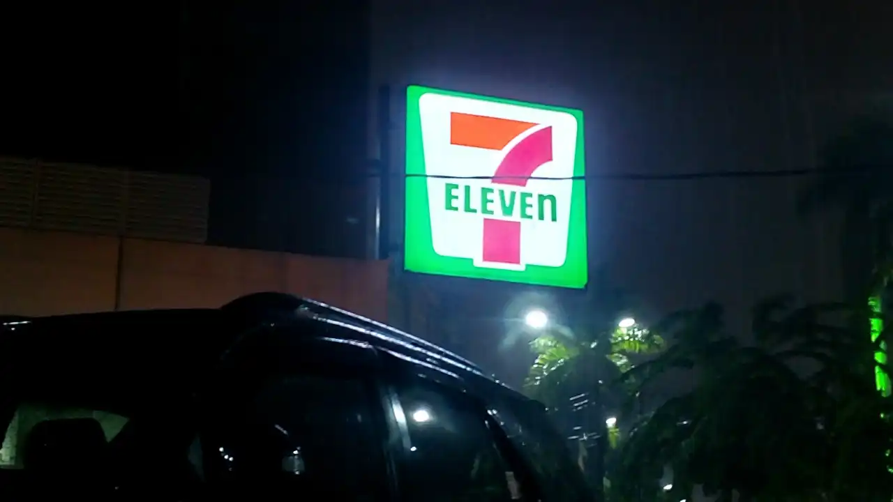 Seven eleven roxy mas