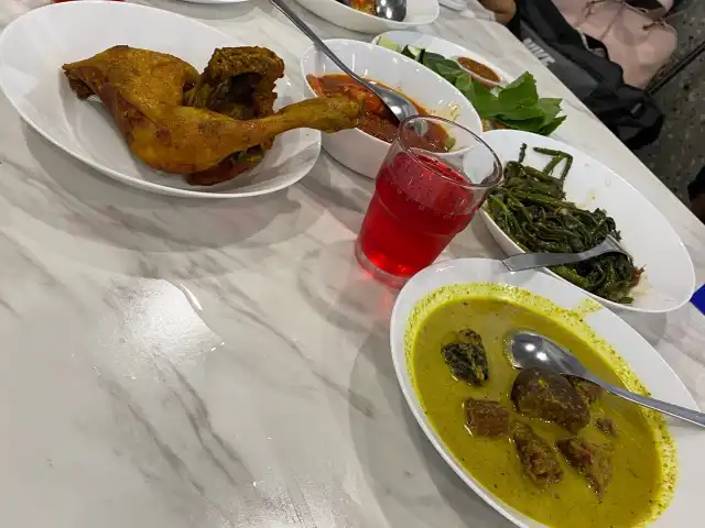 Hayyan Huda Opah Kitchen Food Photo 1
