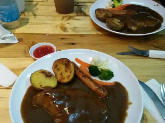 mr yob chicken chop Food Photo 2